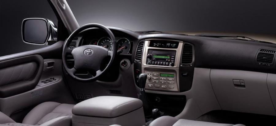 Торпедо Toyota Land Cruiser 100 GX-R (J100-101) 2005 года  (UAE) (фото 1 из 3)